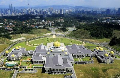 Đời sống ăn chơi ngất trời của Vua Brunei