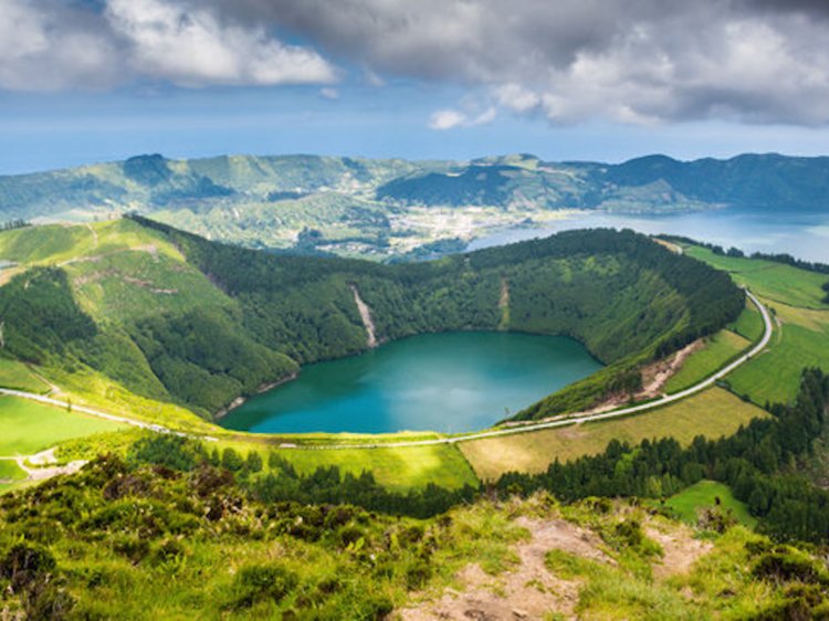 Hồ Sete Cidades ở Azores, Bồ Đào Nha. Ảnh: GettyImages